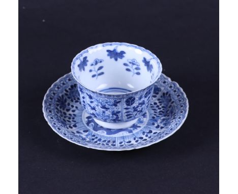 A porcelain cup and saucer with a decoration of, among other things, birds, marked Kangxi. China, 19th century.Diam. 13 cm.