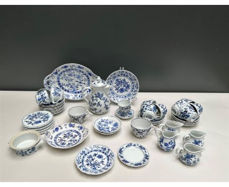 A Zwiebelmuster service part, consisting of, among other things, a coffee pot, cream jugs, cups and saucers and bowls. Danube