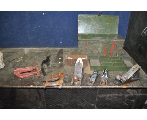 A METAL TOOLBOX CONTAINING FOUR WOOD PLANES, comprising of a Record No.0220, Stanley No.4 and No.130 and a Miller Falls plane