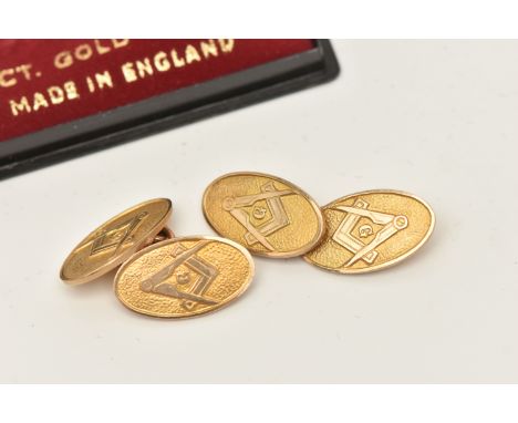 A PAIR OF 9CT GOLD CHAIN LINKED MASONIC CUFFLINKS, oval form depicting Masonic square and compass, hallmarked 9ct Birmingham,