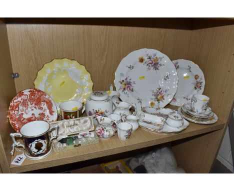 A COLLECTION OF ROYAL CROWN DERBY ITEMS to include a limited edition 40th Anniversary Loving Cup dedicated to Queen Elizabeth