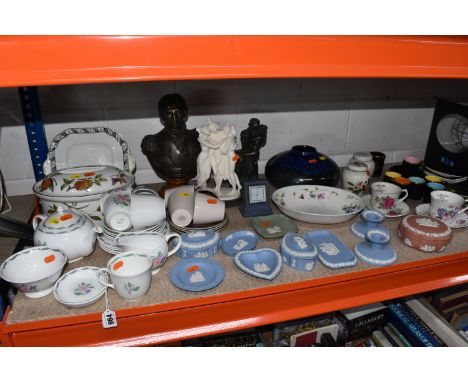 A GROUP OF CERAMICS, to include ten pieces of Wedgwood jasperware, including a terracotta coloured trinket box, a nineteen pi