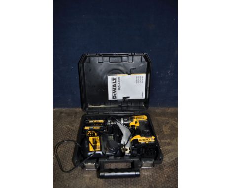 A DeWALT DCD785 18V DRILL in case with charger, two 1.5Ah and one 4.0Ah batteries (PAT pass and working)