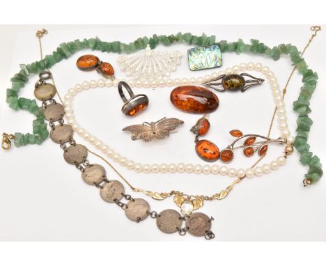 AN ASSORTMENT OF JEWELLERY, to include a single strand, cultured pearl necklace fitted with a fish hook ball clasp, hallmarke