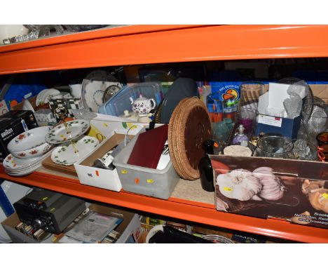 FIVE BOXES AND LOOSE CERAMICS, KITCHEN WARE AND SUNDRY ITEMS, to include a boxed Braun Minipimer 3 hand blender, a boxed Cook