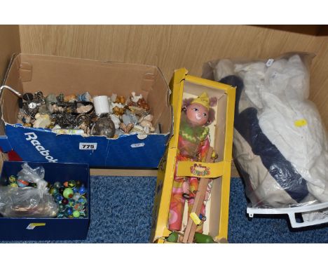 A GROUP OF ASSORTED VINTAGE TOYS AND ITEMS to include a box of approximately sixty assorted marbles of varying size, transpar