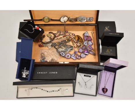A WOODEN BOX WITH CONTENTS, to include a silver cased wristwatch, manual wind, inside case back hallmarked Glasgow import, fi
