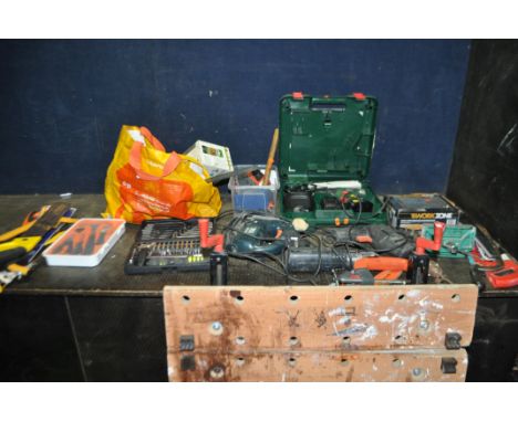 A SELECTION OF POWER TOOLS AND A BAG OF HAND TOOLS, including a Bosch PSB-18Li cordless drill with two 4Ah batteries and char