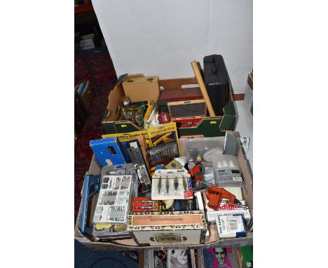 TWO BOXES AND LOOSE TOOLS, to include a cased Workzone air impact wrench, cased Kennedy and Mitutoyo electronic callipers, di