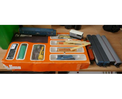 Collection of Lima model railway to include set 