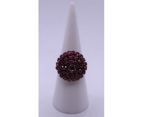 14ct gold ruby cluster ring - Size L 