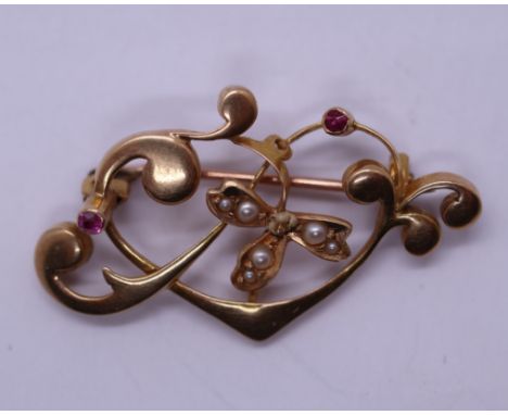 15ct brooch set with pearl and ruby - Approx weight 3.4g&nbsp; 