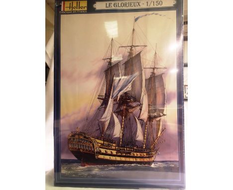 Heller 1/150 scale Le Glorieux A 74 guns, three mast ship circa 1756, kit contains 870 pieces, 56 x 45 cm, as new, factory se
