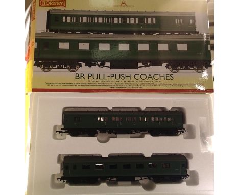 OO scale Hornby R4534E BR Maunsell pull-push, coaches in green, in excellent condition, boxed. P&amp;P Group 2 (£18+VAT for t