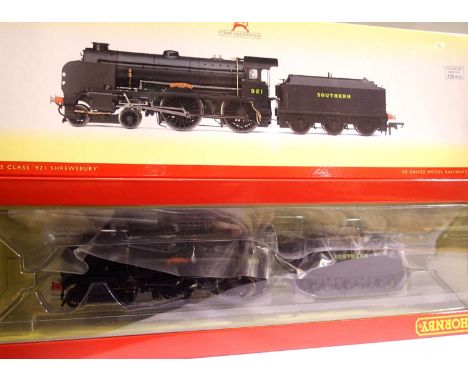 OO scale Hornby R3458 schools class, 921 Shrewsbury Southern Black, in near mint condition, storage wear to box. P&amp;P Grou