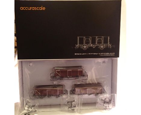 OO scale accurascale set of three 21 ton coal/mineral wagons in B.R Bauxite, near mint/ boxed. P&amp;P Group 1 (£14+VAT for t