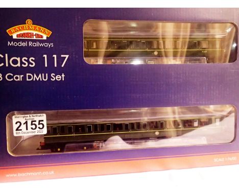 OO scale Bachmann 35-500 class 117 three car D.M.U green with Speed Whiskers Paddington- Newbury destination blinds near mint