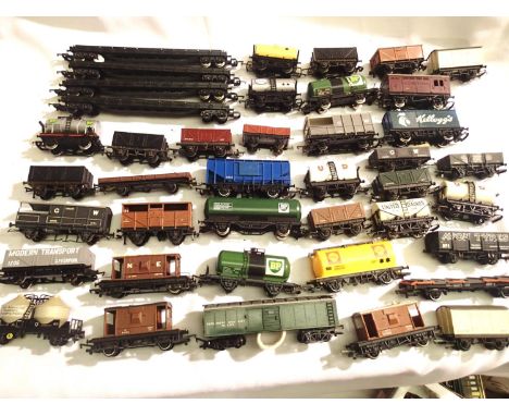 OO scale selection of forty wagons, various makes and types, mostly fair to good condition, unboxed. P&amp;P Group 2 (£18+VAT