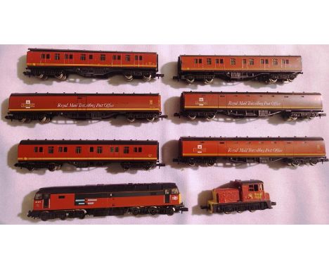 N gauge Royal Mail related GRAFAR, class 47 diesel 47594, 0.6.0 diesel re-painted, plus six coaches, mostly good, very good c