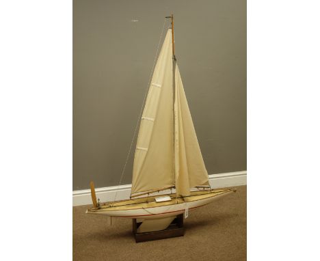 Vintage Pond Yacht, Planked and Hull construction with weighted keel, fully rigged, on stand, L100cm, H138cm   Condition Repo