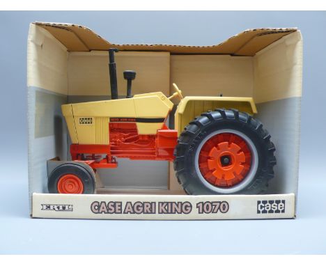 Ertl 1/16 scale diecast metal & plastic Case Agri King 1070 Tractor model No.4556, boxed    Condition Report  Mint boxed, ori