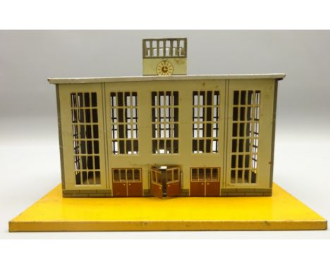 Marklin tinplate HO gauge Station, grey with brown doors on tan base, with retailers label to base, L24cm, H16cm    Condition