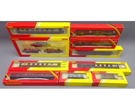 Collection of ten Hornby boxed carriages and wagons including; two L.M.S. coach full third 'R.935', Pullman parlour car 'R431