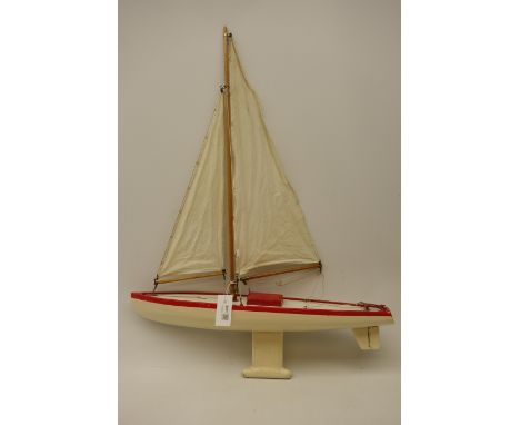 Vintage Pond Yacht, Planked and Hull construction with weighted keel, fully rigged, L62cm, H84cm   Condition Report   Click h