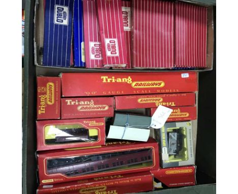 LOT OF HORNBY TRI-ANG, LIMA AND OTHER MODEL TRAINS, CARRIAGES AND ACCESSORIES 