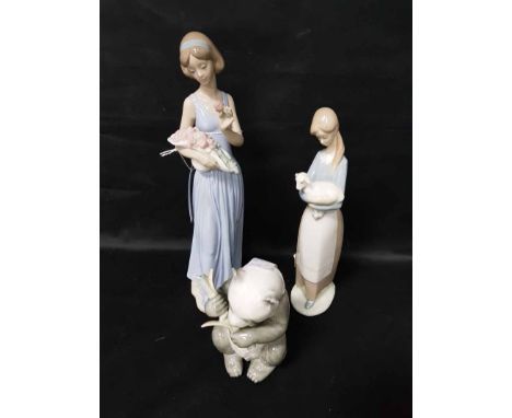 LOT OF LLADRO FIGURESalong with Nao and other Spanish figures (15)