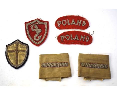 Quantity of Second World War Polish insignia, cap badges and buttons to include silver bullion ‘Poland’ red shoulder titles, 