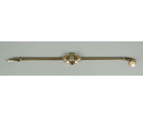 A 9CT YELLOW GOLD LADIES VINTAGE WATCH on 9ct bracelet, 15.2gms gross