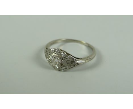 AN ANTIQUE 18k WHITE GOLD & PLATINUM DIAMOND CLUSTER RING, 2.3gms