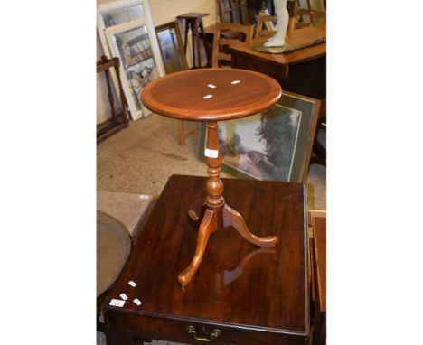 MAHOGANY CIRCULAR WINE TABLE ON A TRIPOD BASE