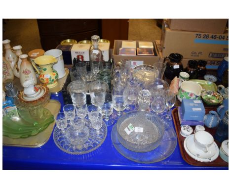 MIXED LOT OF GLASS WARE, WINE GLASSES, GOBLETS, DECANTER ETC 