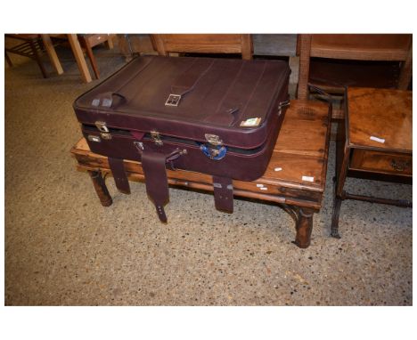 EASTERN HARDWOOD RECTANGULAR COFFEE TABLE WITH BUTTON DETAIL