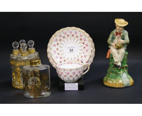 Mixed decorative items, to include a Copeland trio, a Staffordshire figure (A/F), a bottle caddy and a contemporary bottle wi