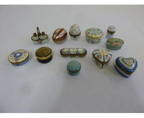 A quantity of trinket boxes to include Royal Worcester and Crummles (12)