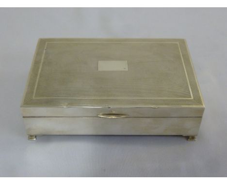 Silver cigarette box, engine turned on four stepped feet