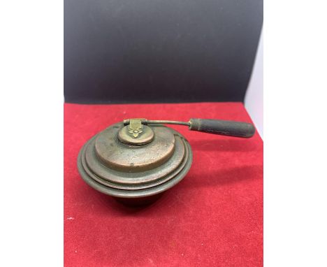 A VINTAGE METAL INKWELL 