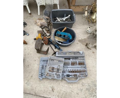 VARIOUS TOOLS - A DRILL BIT SET, CLAMPS, JACK ETC 
