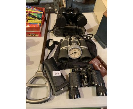 AN ASSORTMENT OF OUTDOOR ITEMS TO INCLUDE THREE PAIRS OF BINOCULARS AND A SHOOTING STICK ETC 