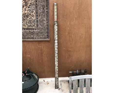 A VINTAGE MAHOGANY FRAMED SURVEYORS' LEVEL 