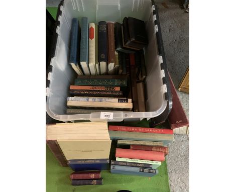 A LARGE QUANTITY OF VINTAGE BOOKS TO INCLUDE 'THE WIND IN THE WILLOWS' AND THE ILLUSTRATED OXFORD UNIVERSAL DICTIONARY 