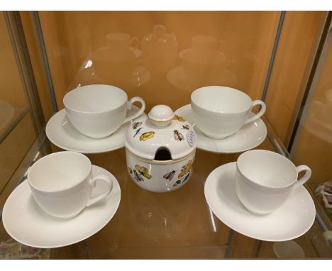 VARIOUS VILLEROY AND BOCH ITEMS TO INCLUDE TWO CAPPUCCINO CUPS AND SAUCERS, TWO EXPRESSO CUPS AND SAUCERS AND A DECORATIVE HO