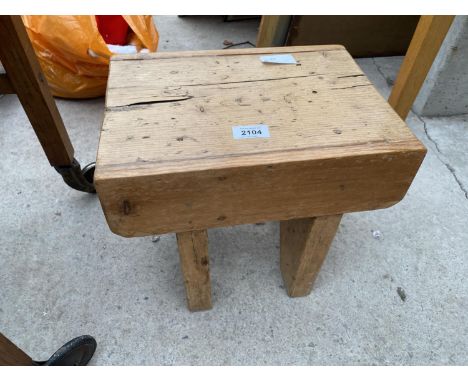 A SMALL VINTAGE PINE STOOL 