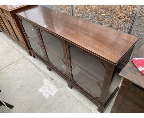 A 19TH CENTURY STYLE MAHOGANY GLAZED THREE DOOR CABINET ON BRACKET FEET, 37" WIDE, 30" HIGH 