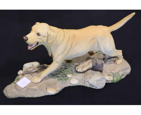 Royal Doulton Labrador dog figurine. L: 28cm. P&amp;P Group 2 (£18+VAT for the first lot and £3+VAT for subsequent lots) 