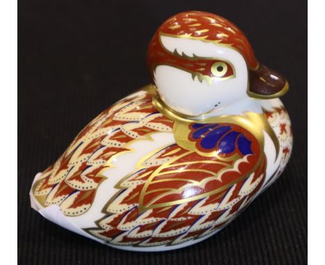 Royal Crown Derby Duck with gold stopper, L: 8 cm. P&amp;P Group 1 (£14+VAT for the first lot and £1+VAT for subsequent lots)