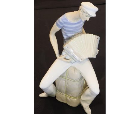 Lladro Sailor accordion player, H: 35 cm. P&P Group 3 (£25+VAT for the first lot and £5+VAT for subsequent lots)Condition Rep
